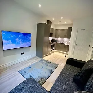 Contemporary Flat In Prime Centre Apartment Edinburgh