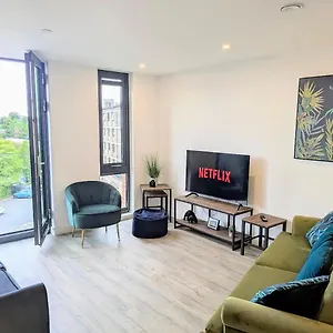 Apartment Charms At Citygate With Free Use Of Onsite Gym, York